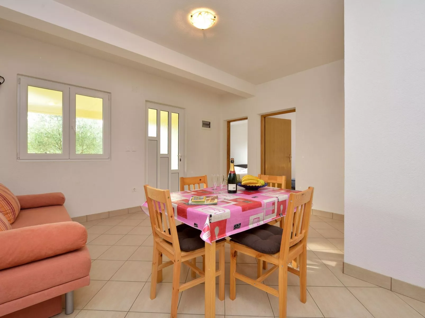 "Antonio" mit Blick auf das Wasser-Binnen