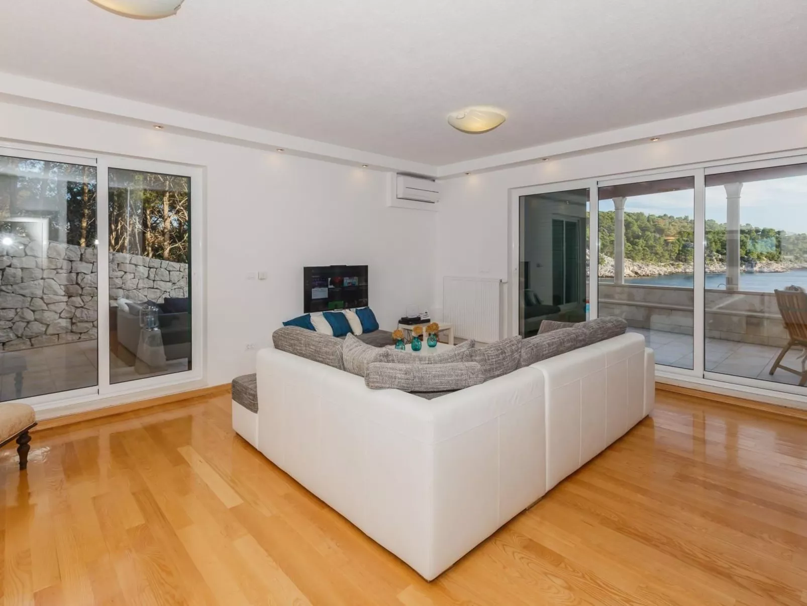 Ferienvilla "Osibova" mit Blick auf das Wasser-Binnen