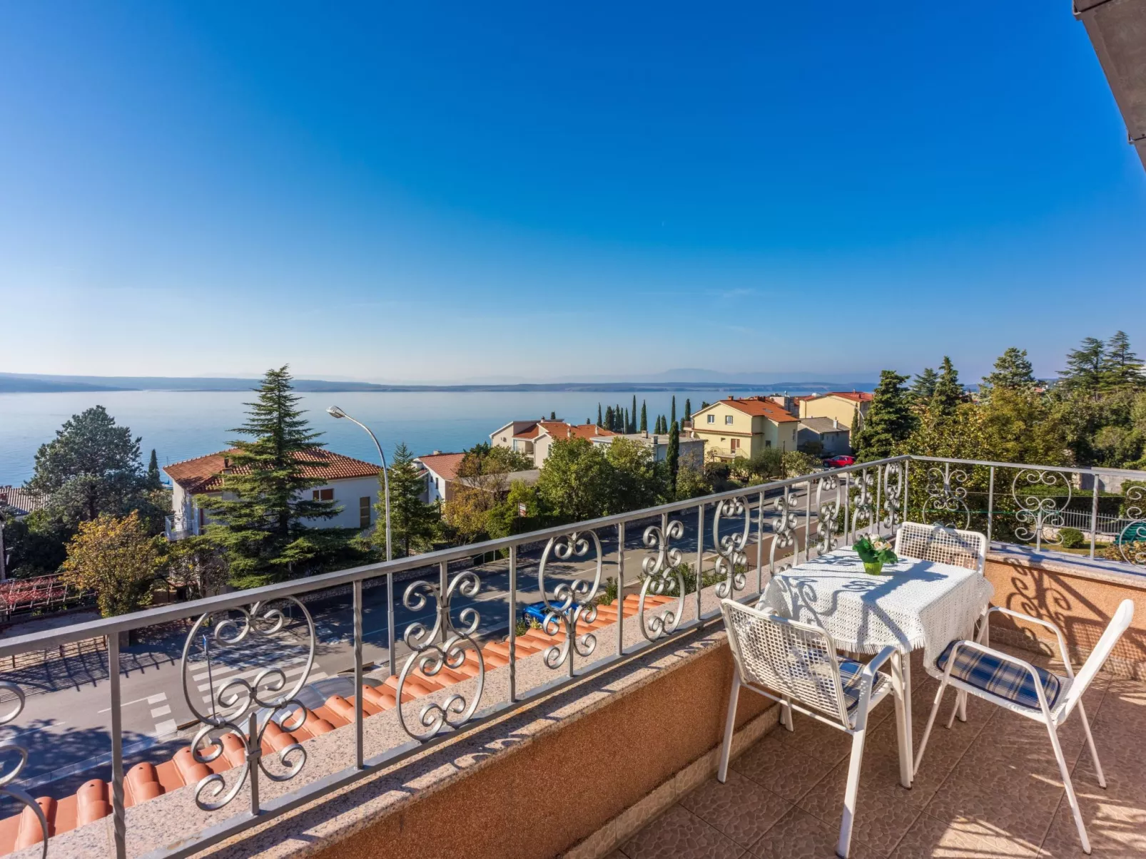 Wohnung in Crikvenica mit Terrasse mit Meerblick-Buiten