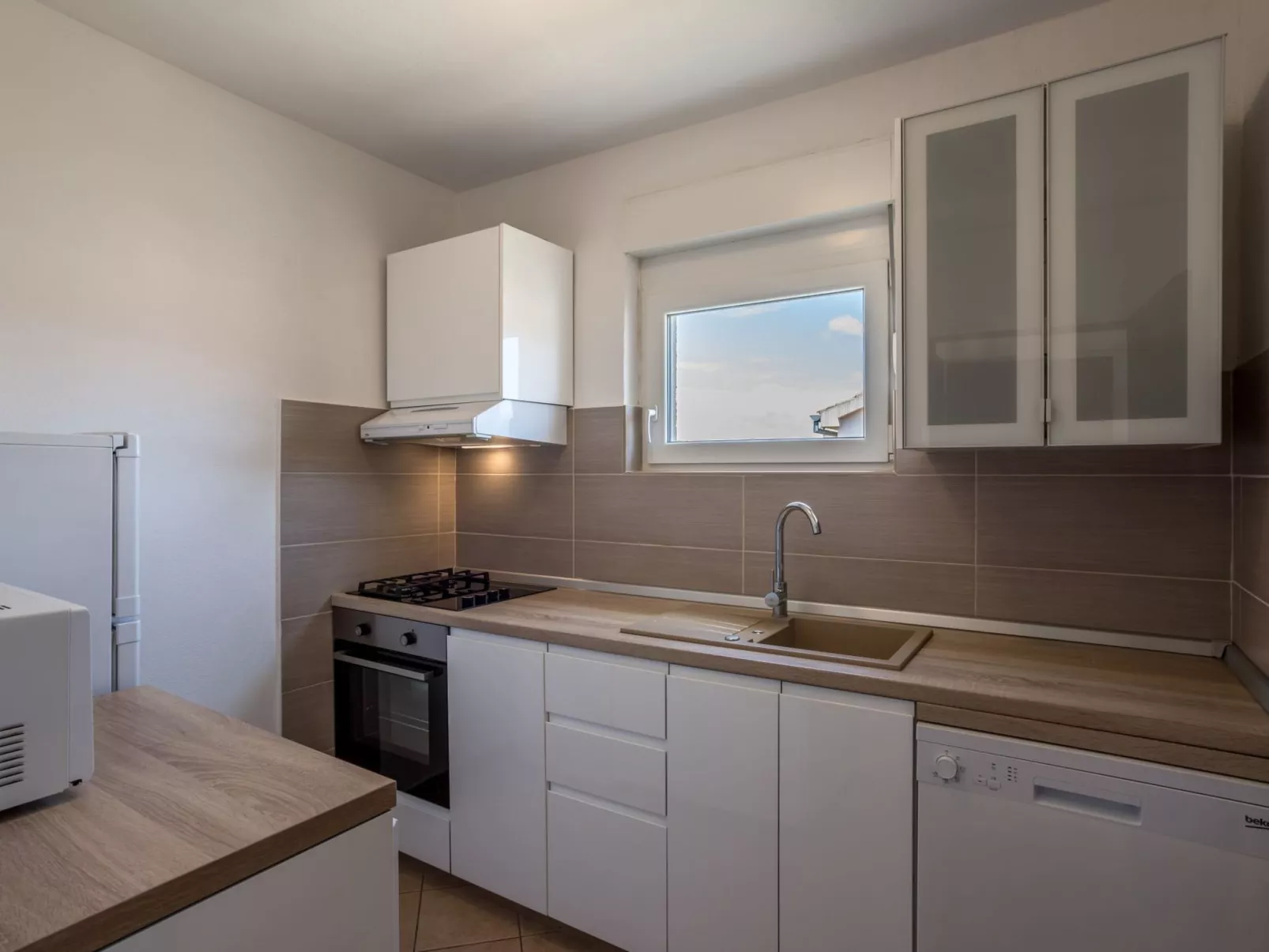 Tihana mit mediterranem Garten-Binnen