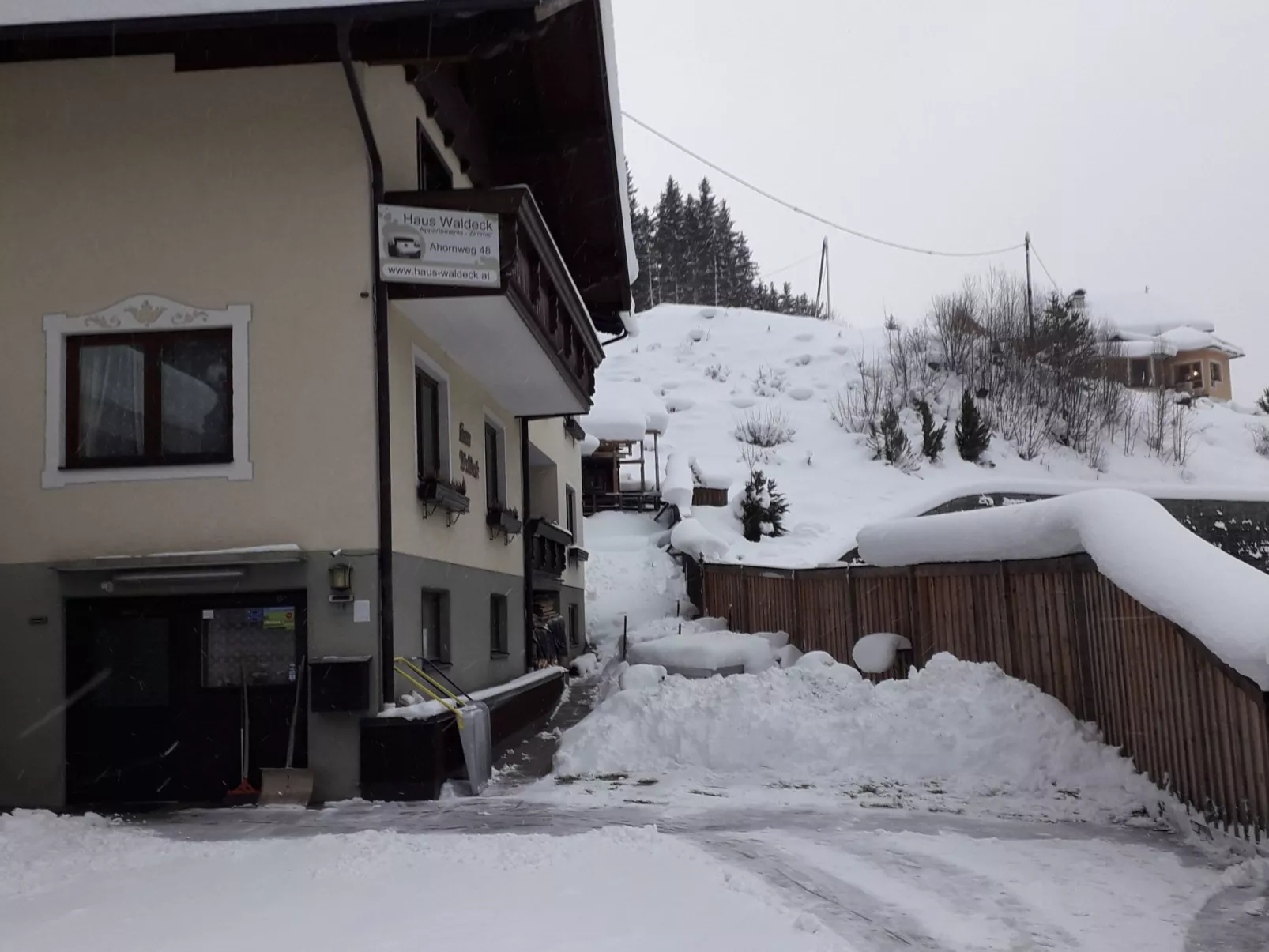 Mit Balkon und herrlichem Ausblick-Buiten