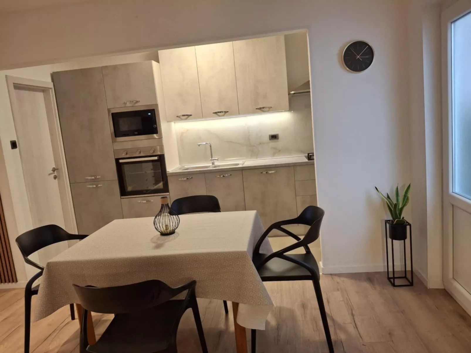 Mit Blick auf das Wasser-Binnen