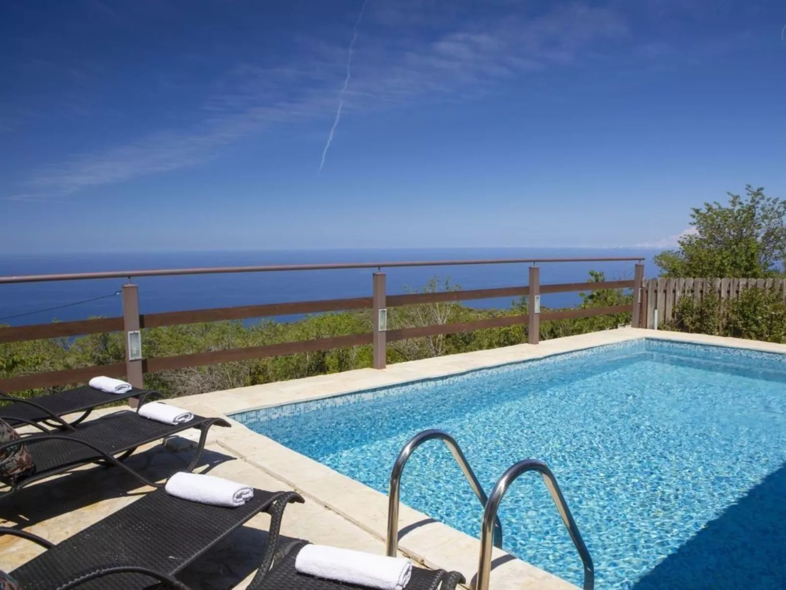 In Apollonii mit privatem Pool-Buiten