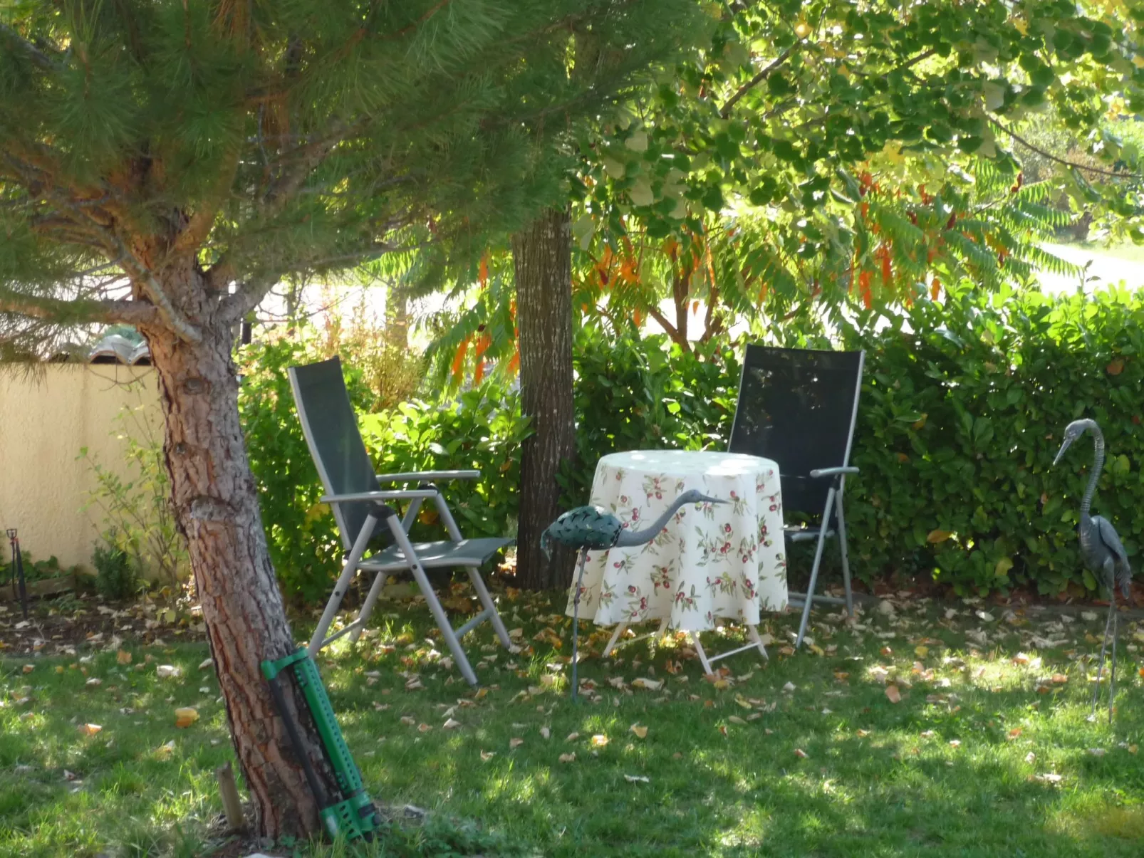 Komfortables Ferienhaus mit Gemeinschaftspool-Buiten