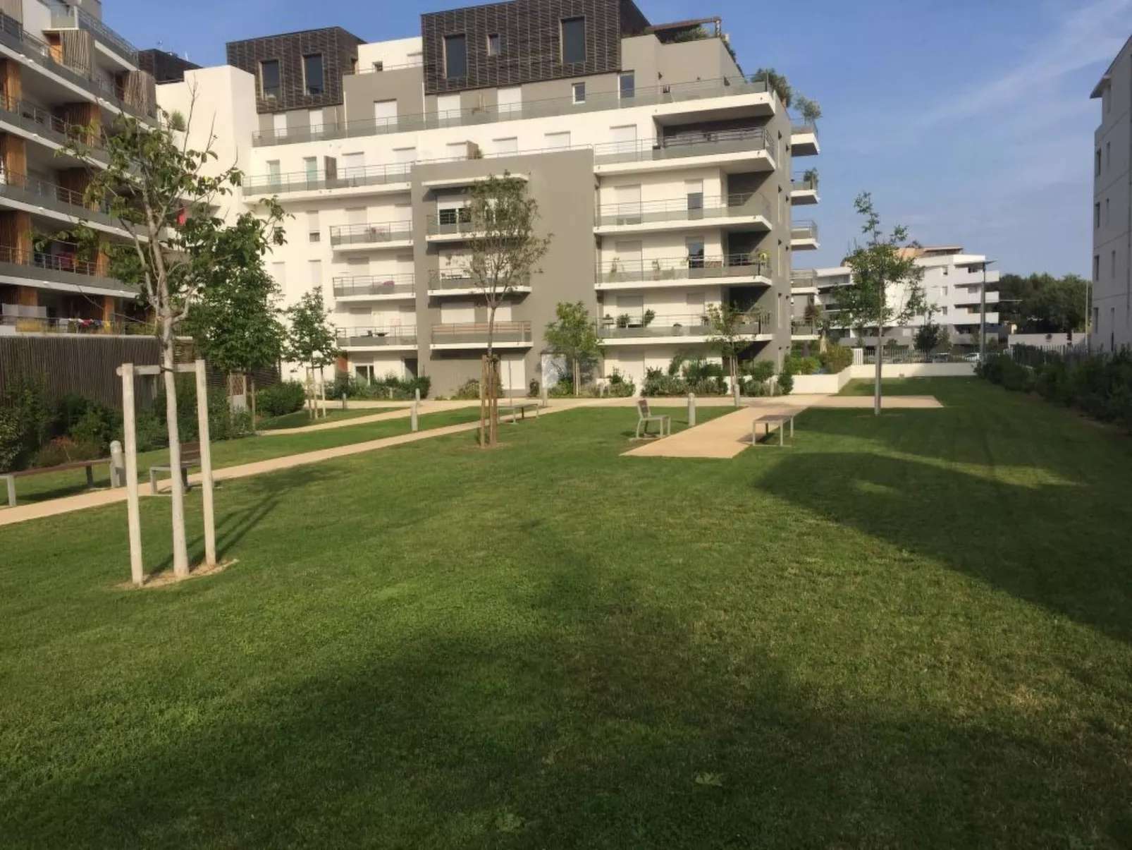 SCHÖNE T3 MIT SÜDTERRASSE-Buiten