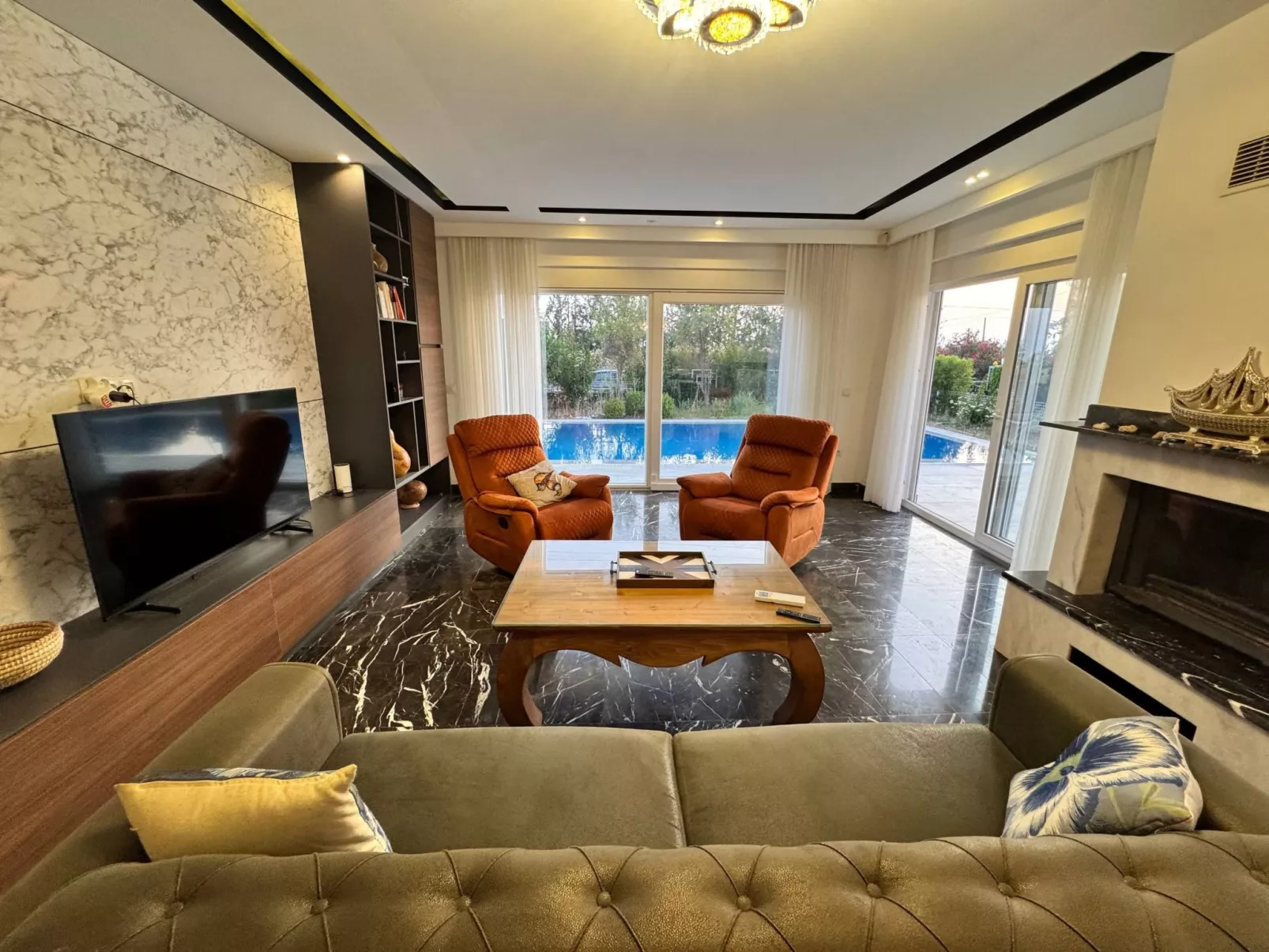 Genießen Sie Ihre sonnige Reise mit "NarVilla"-Image-tags.info