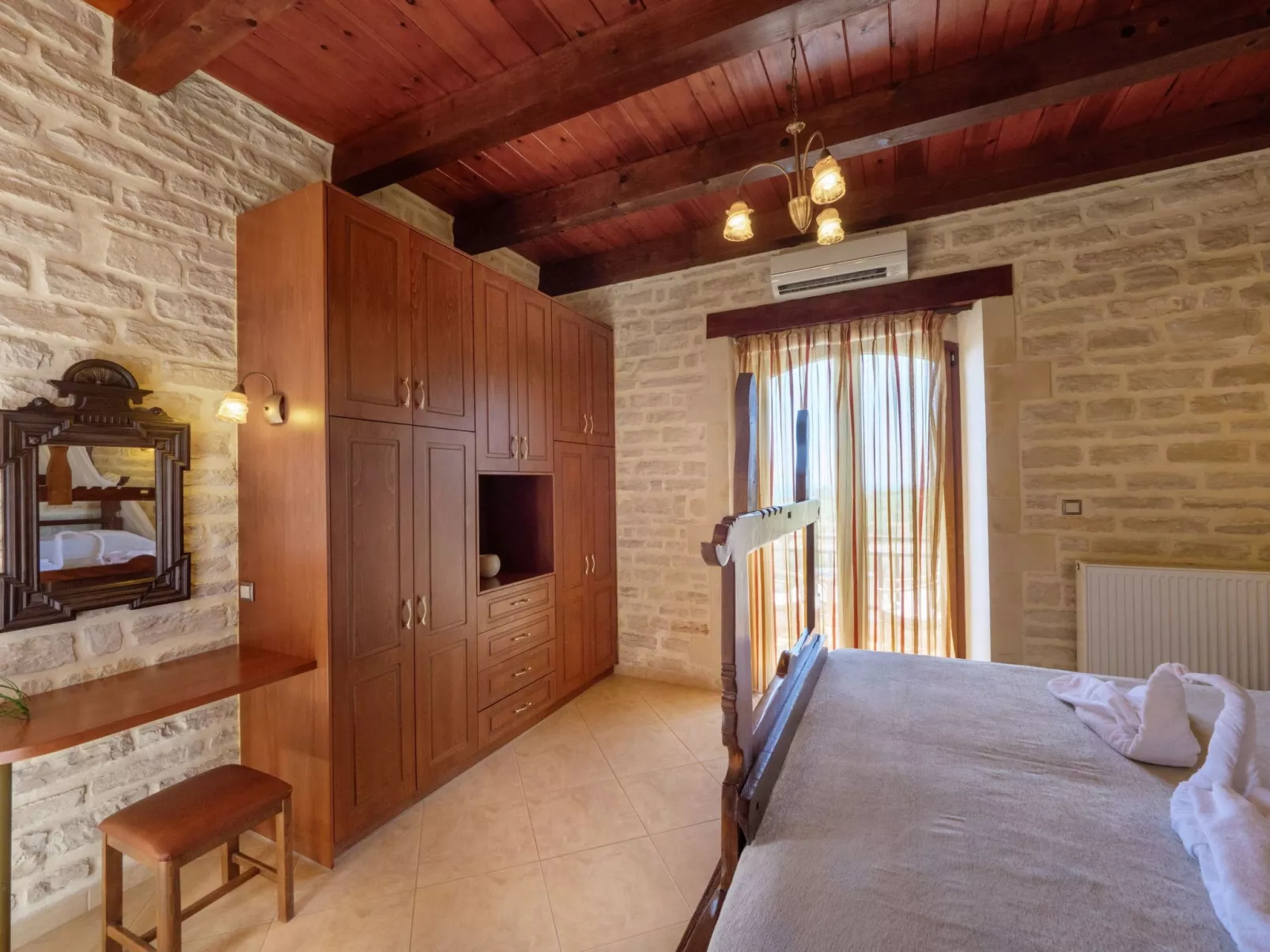 Familienfreundliche Villa mit Pool, BBQ, Kinderbereich-Binnen