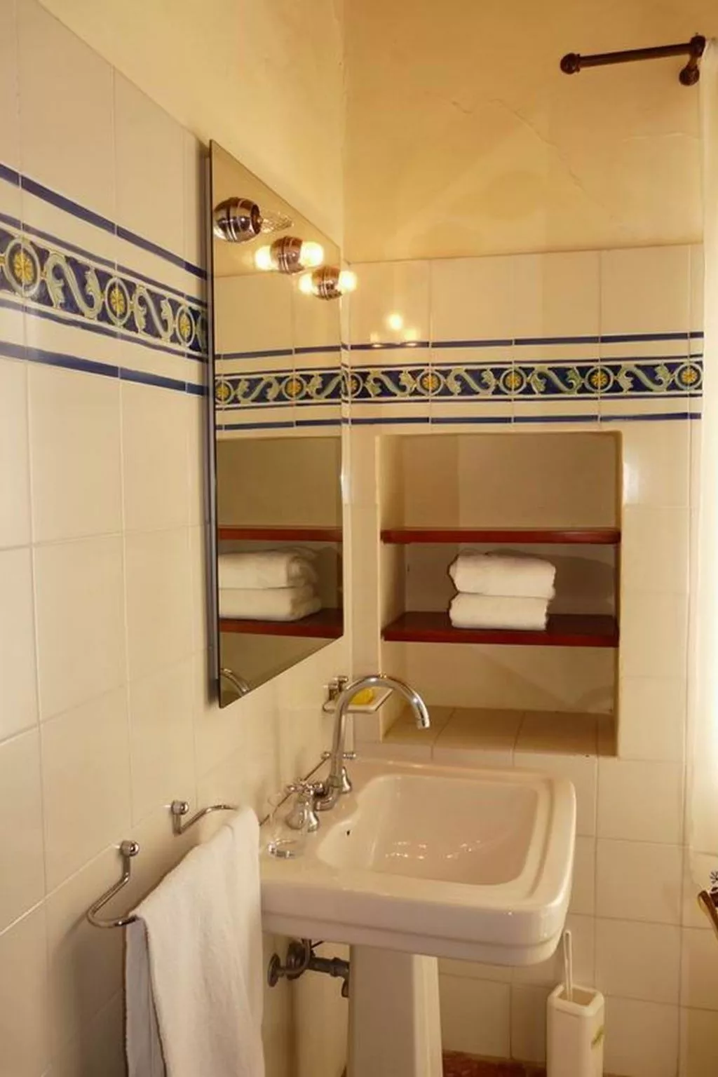 Rosa castellett' Wohnung mit Pool-Image-tags.info