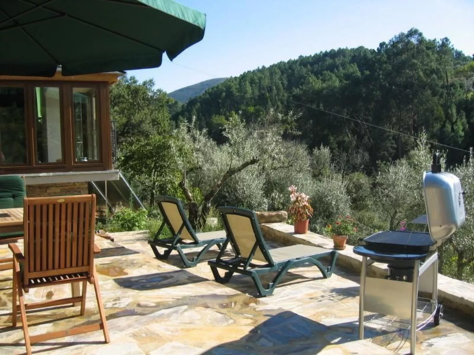 Mit Sonnenterrasse und großem Garten-Image-tags.info