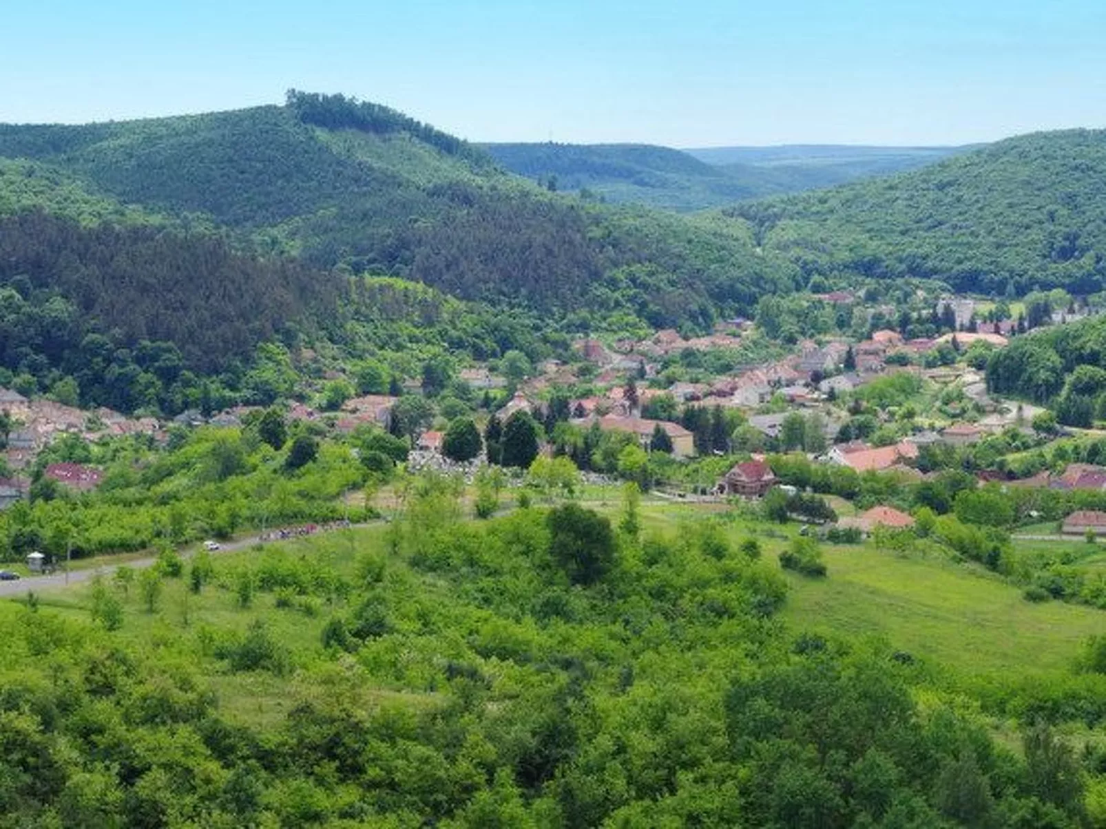 Hütte mit Garten, Grill und Terrasse-Image-tags.info