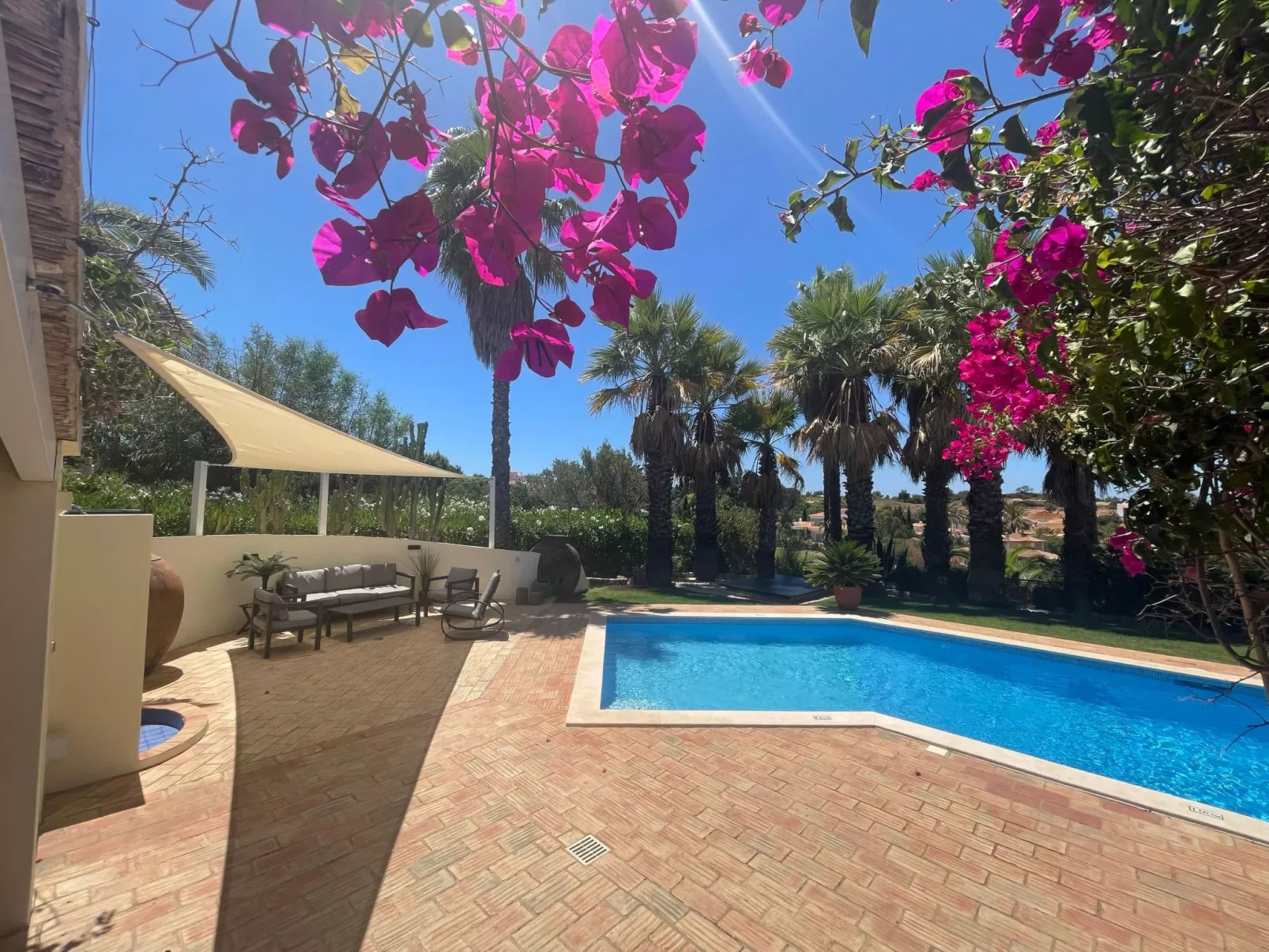 Luxuriöse Villa - Privater Pool und schöner Garten-Image-tags.info