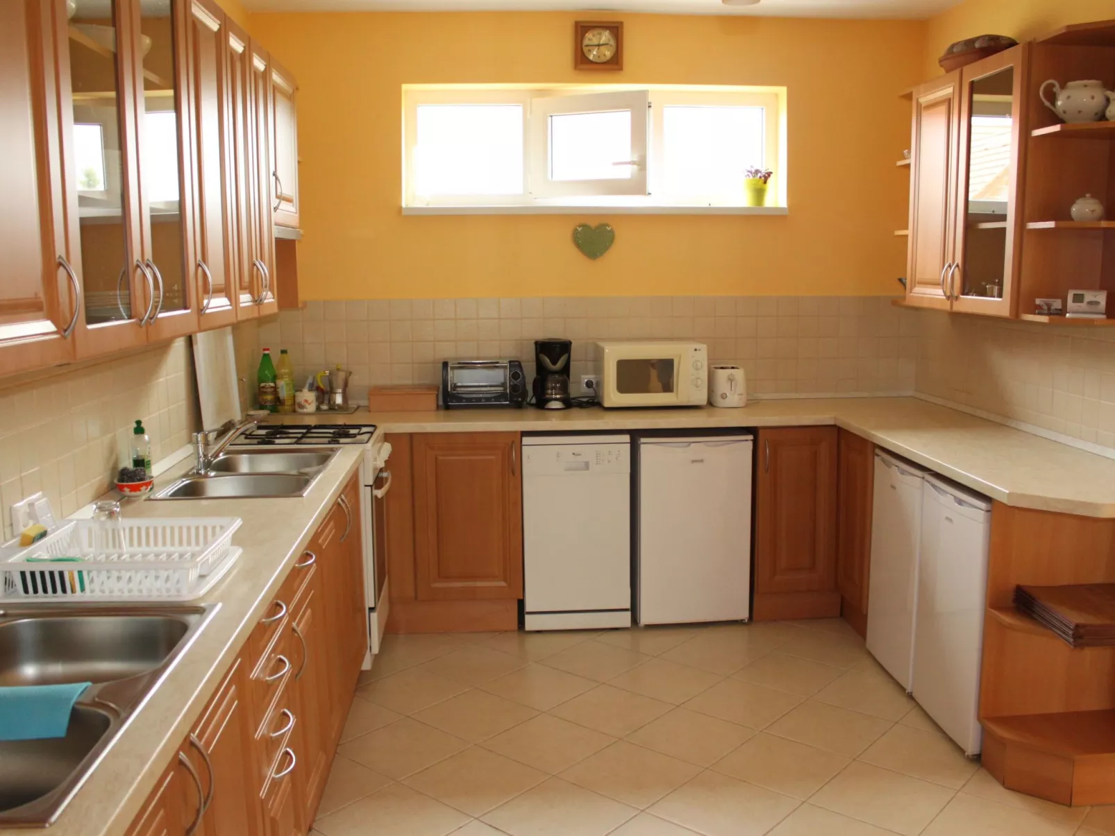 Hétkanyar Vendégház-Binnen