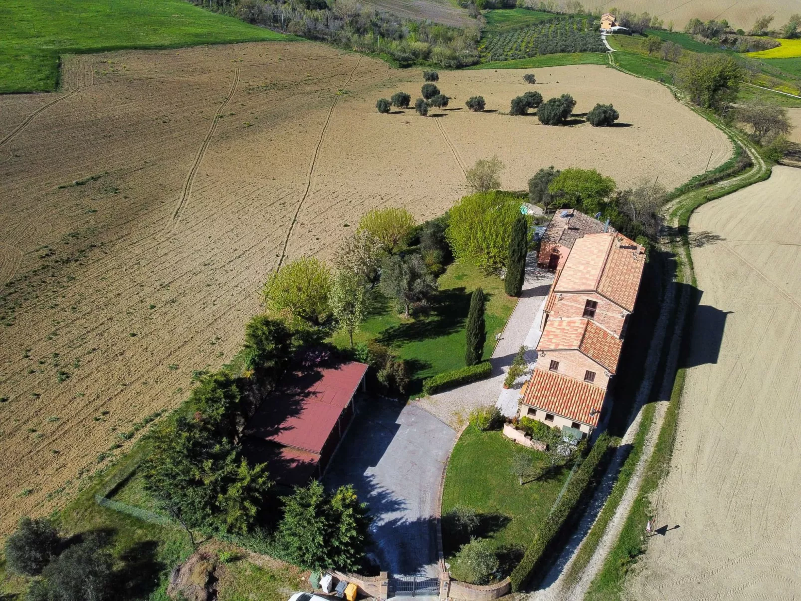 Villa Gelso mit Pool, Sauna und atemberaubender Aussicht-Buiten