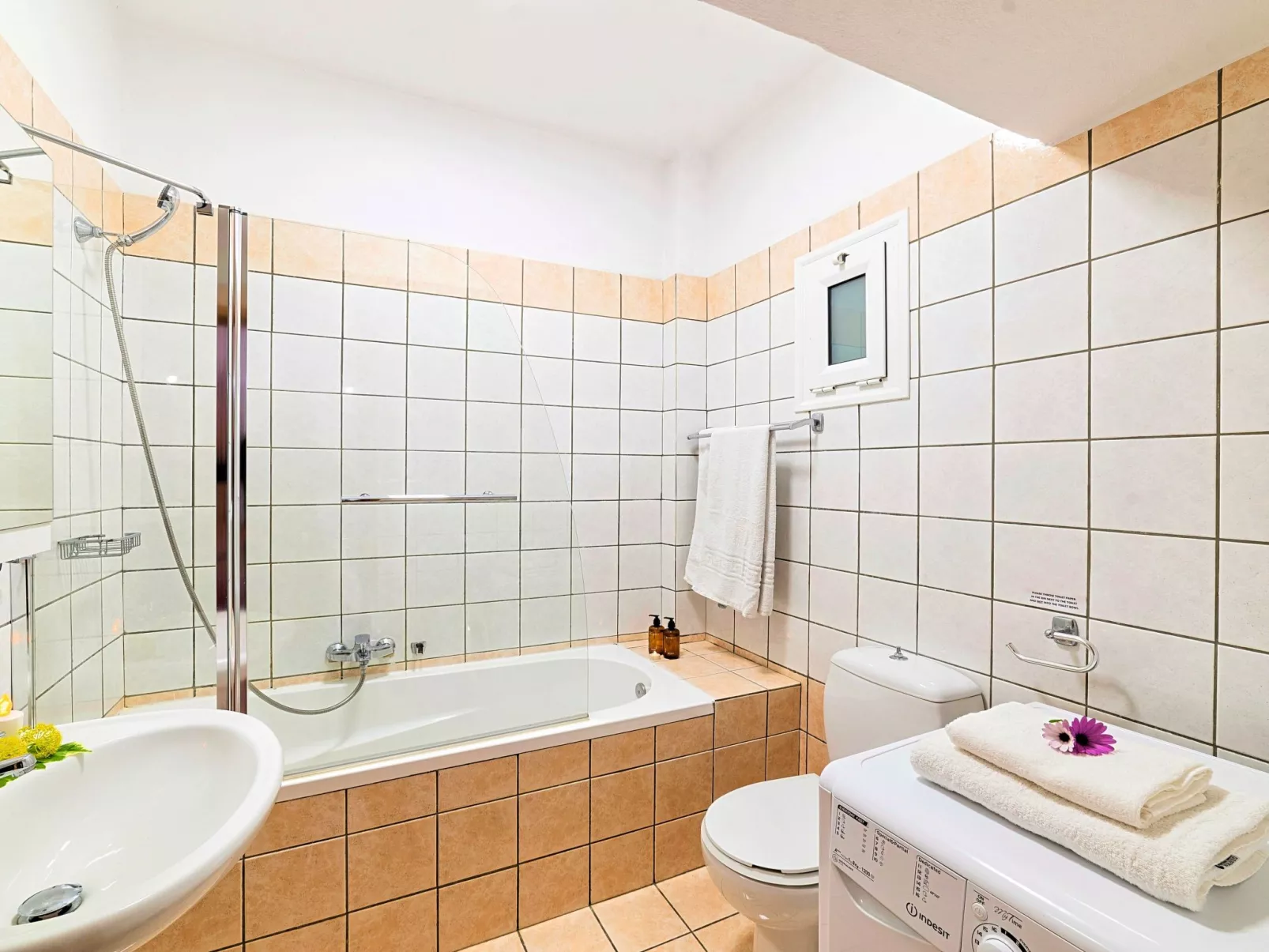 Du Lac Alpha Villa Privater Pool-Binnen