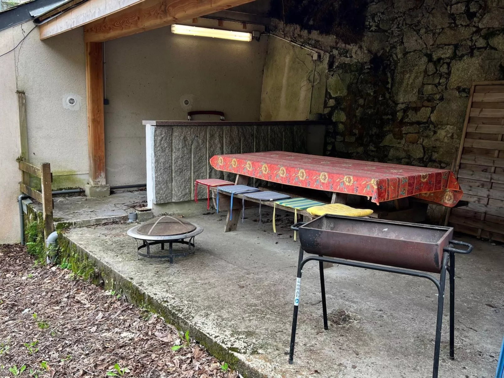 Wassermühle am Fluss-Buiten