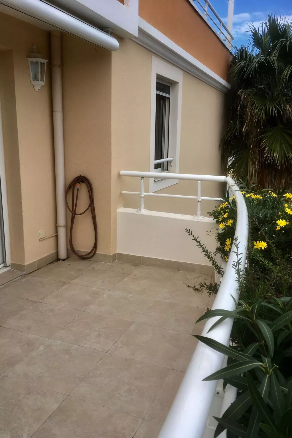 Wohnung mit Terrasse-Buiten