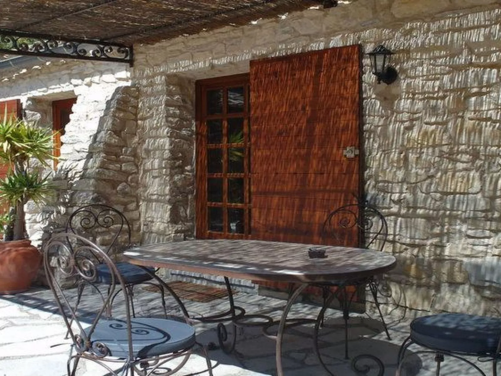 Domaine "Suite Margot" mit Infinity-Pool-Buiten