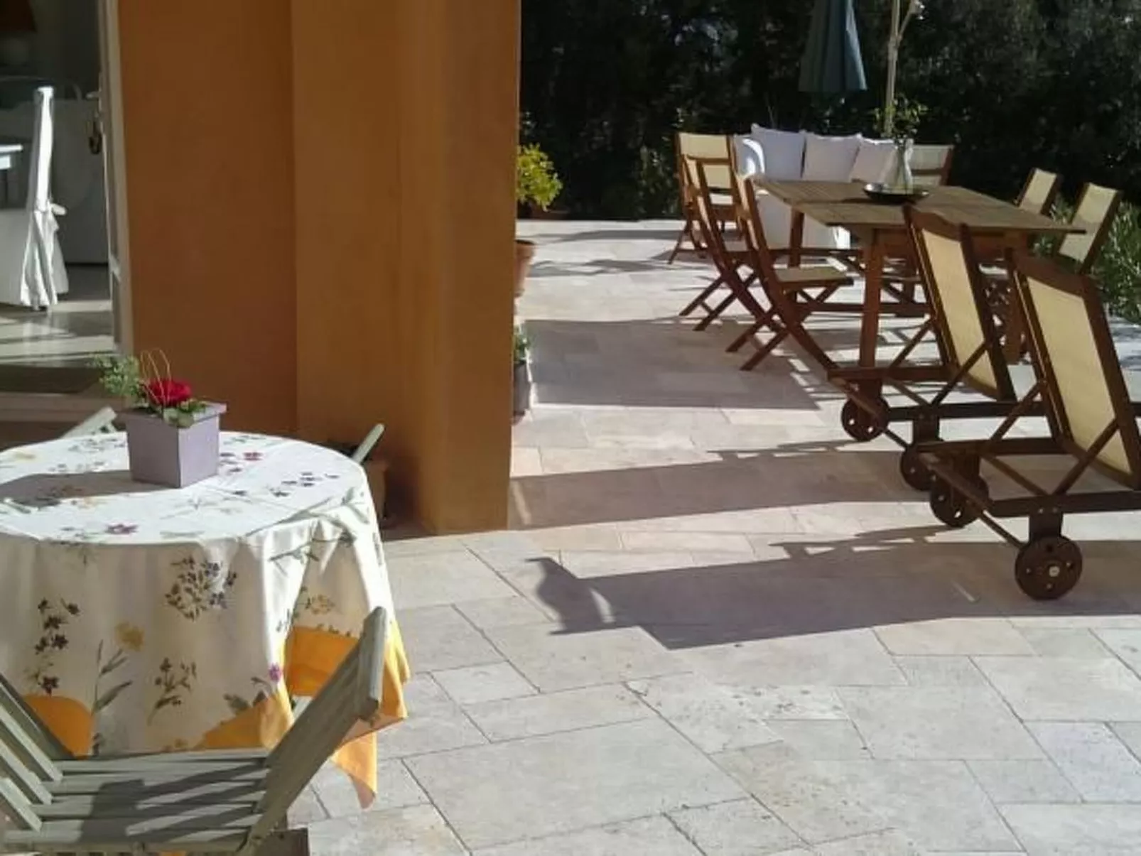 Freistehendes Haus mit großer Terrasse und Panoramablick auf die Landschaft-Buiten