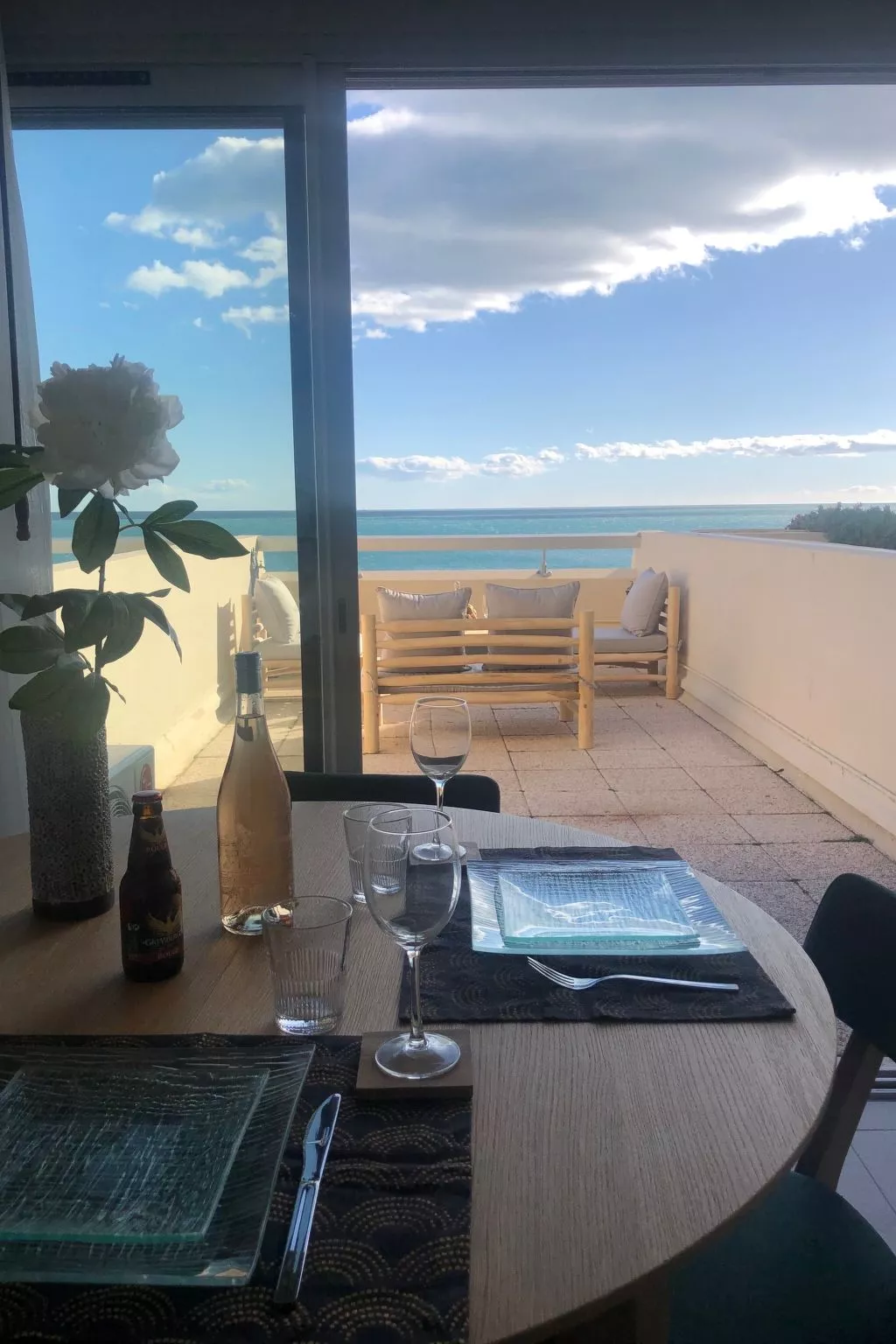 Wunderschöne renovierte Wohnung mit vollem Meerblick-Buiten