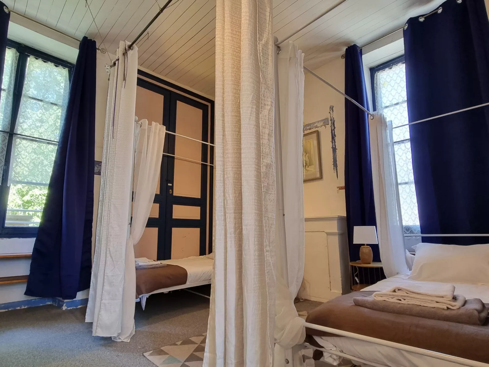 8-Zimmer-Schloss mit Pool und eigenem Park-Binnen