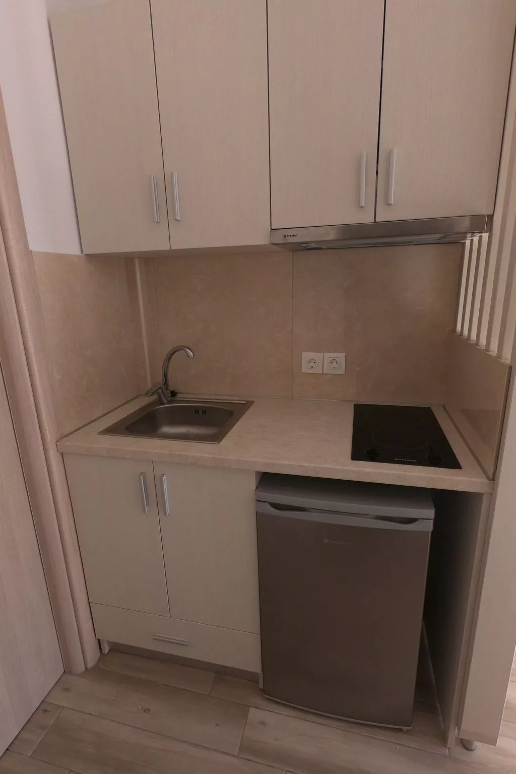 Finikas Garden Nikit-Binnen