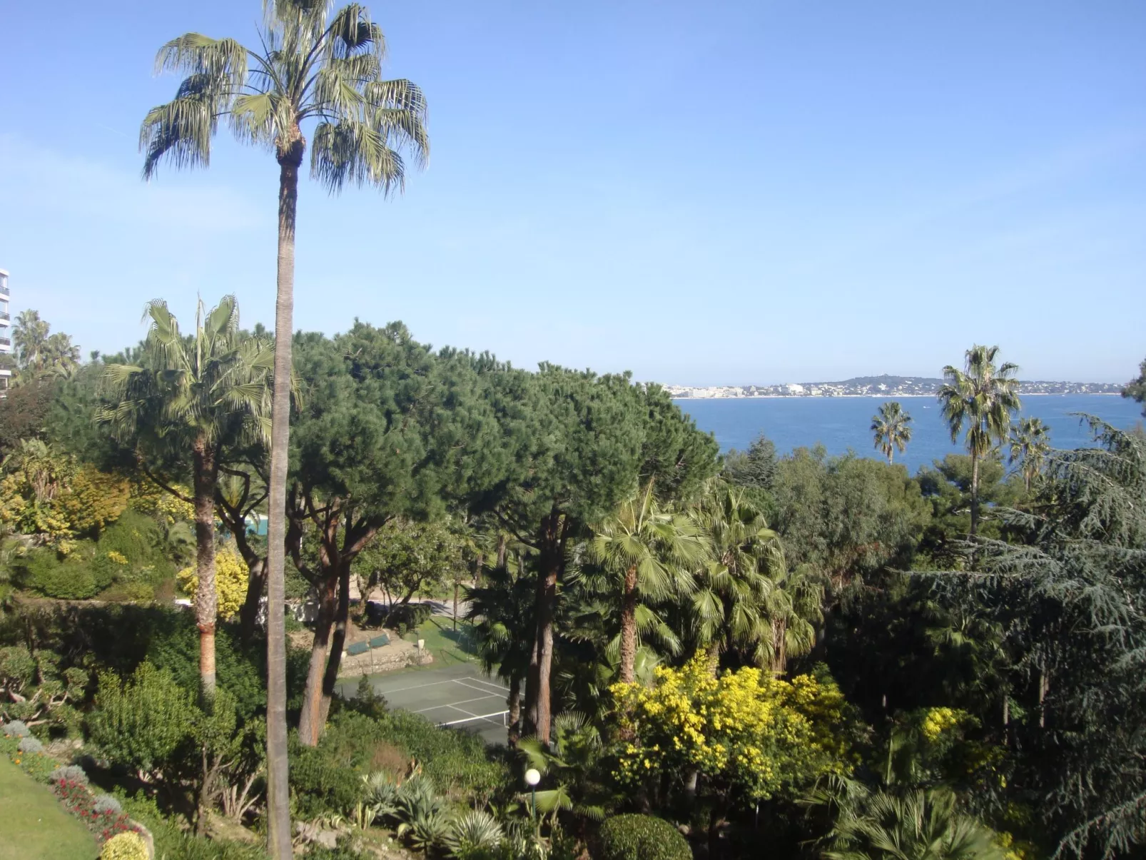 Studio Vue mer standing proche Cannes-Buiten