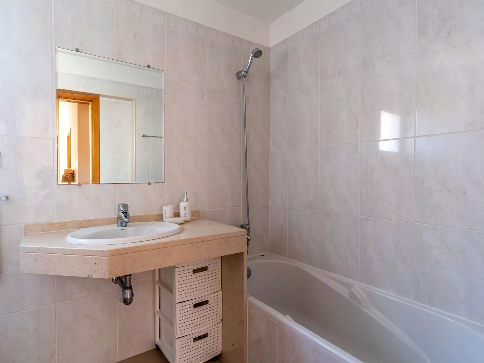 "Garajau View" mit Balkon-Binnen