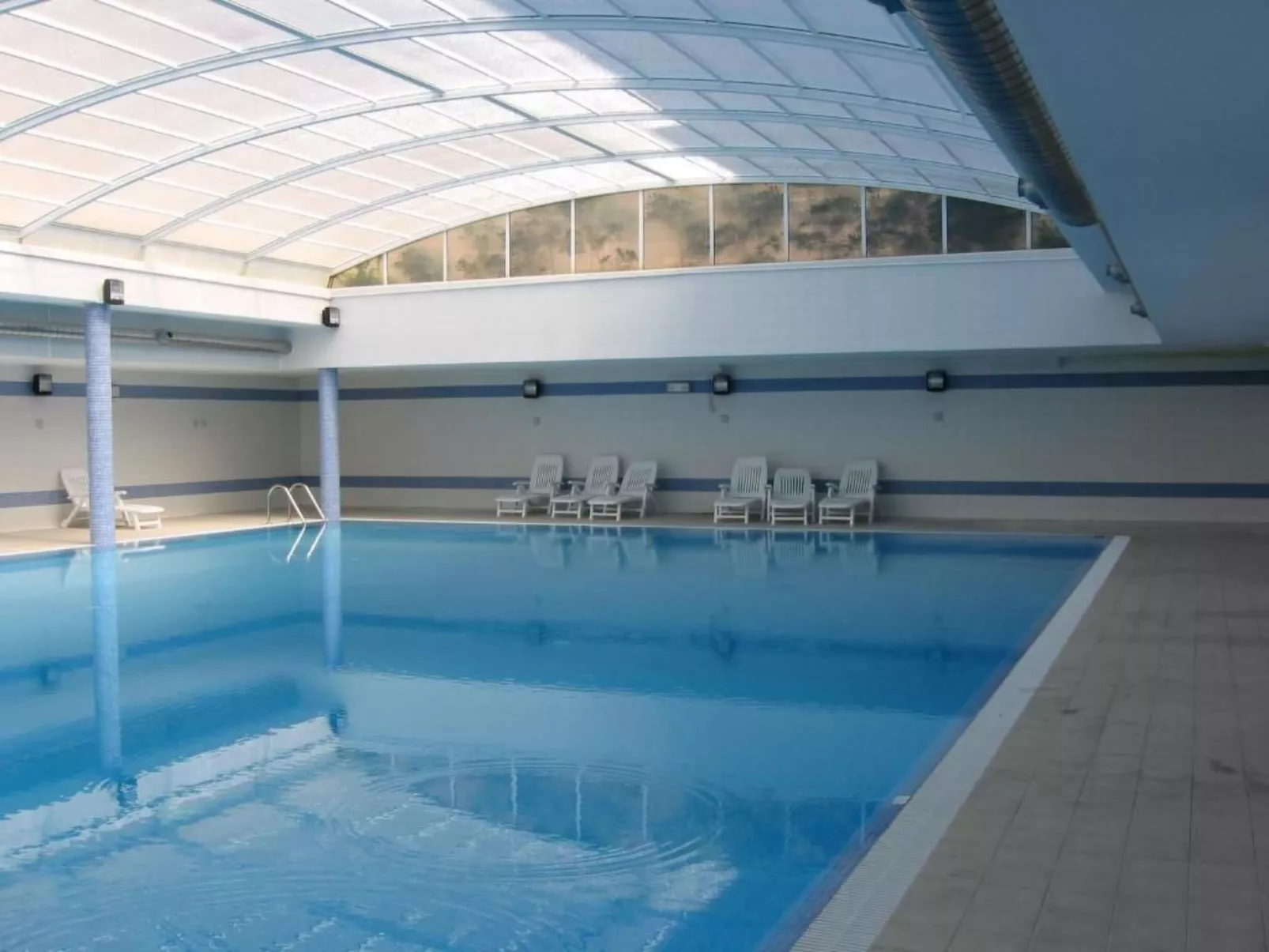 Meerblick First Line mit 2 Pools 1-Binnen