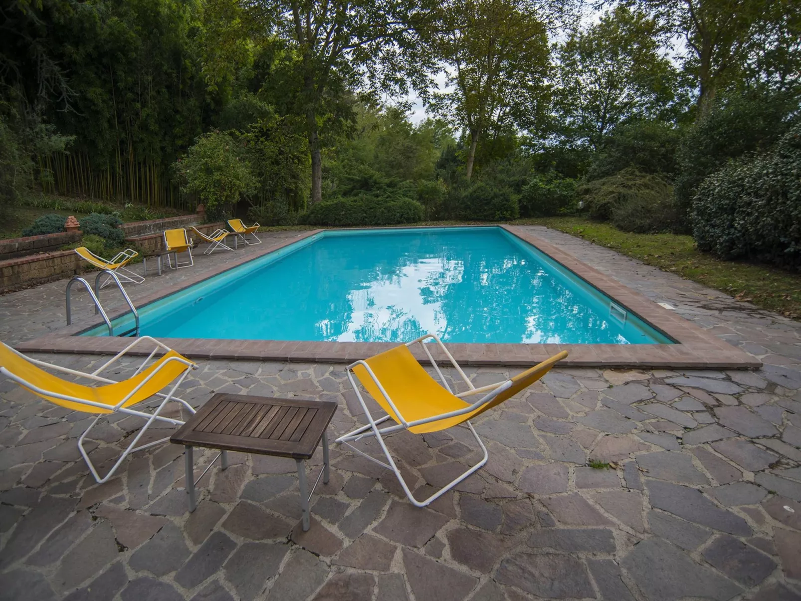 Bezaubernde Wohnung im Schloss mit Schwimmbad-Buiten