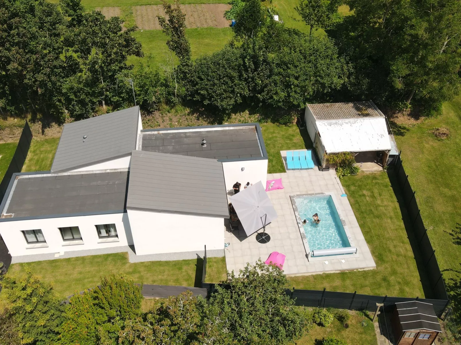 Neues Haus in Meeresnähe mit beheiztem Pool-Buiten