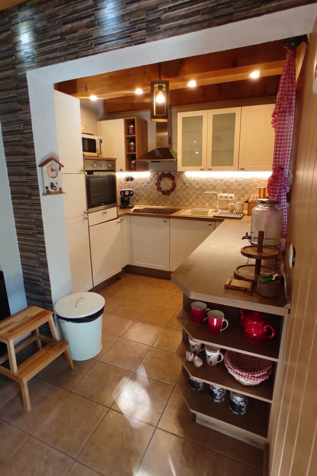 Idyllic holiday home-Binnen