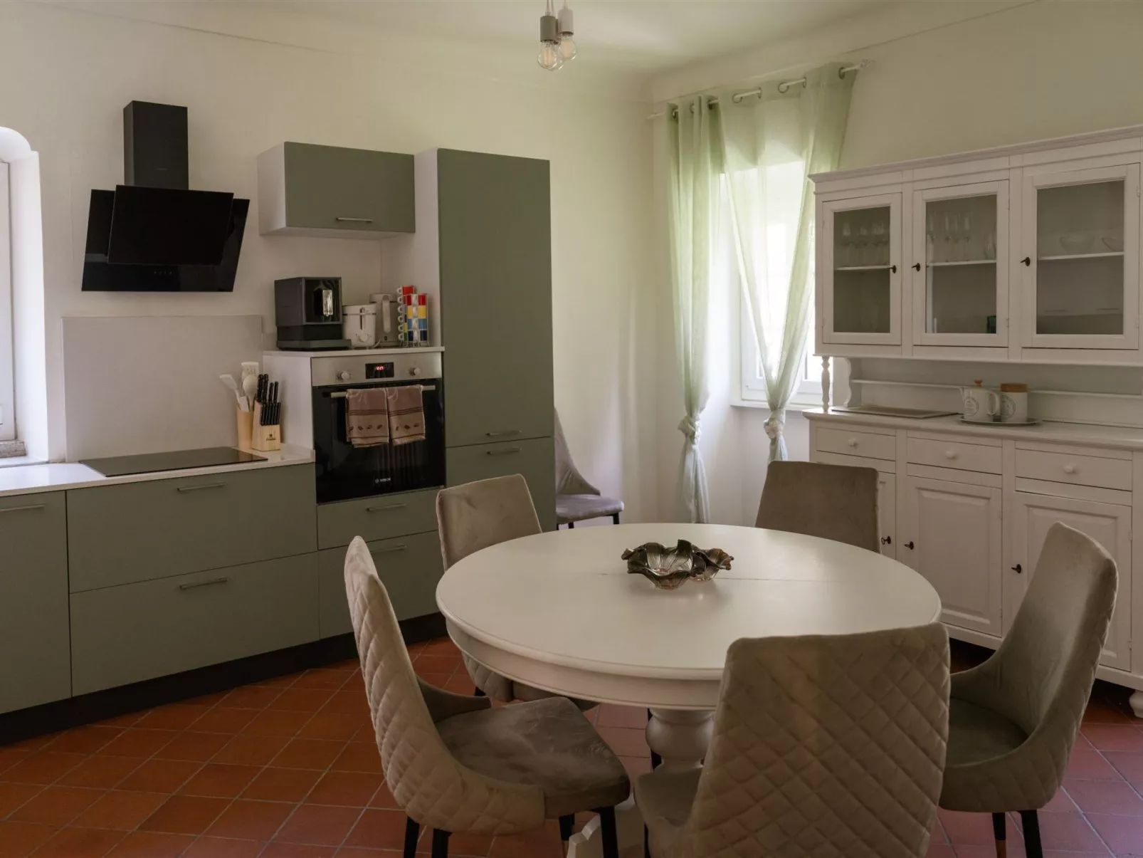 "Palazzo Branca" mit Blick auf den See.-Binnen