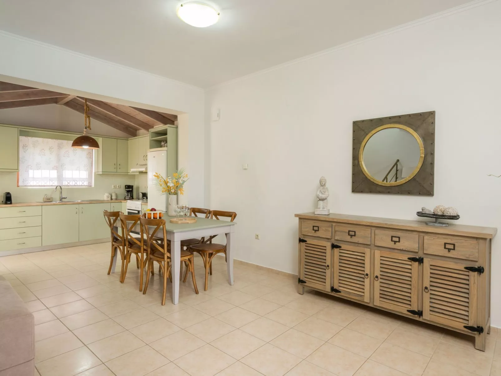 Wunderschöne Villa mit Seeblick und Pool in der Nähe von Restaurants-Binnen