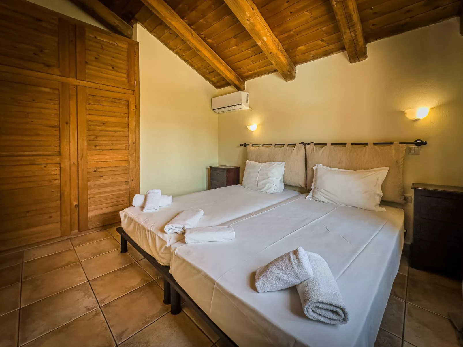 Niriides Villas_Aktea_ 3-Schlafzimmer privater Pool-Binnen