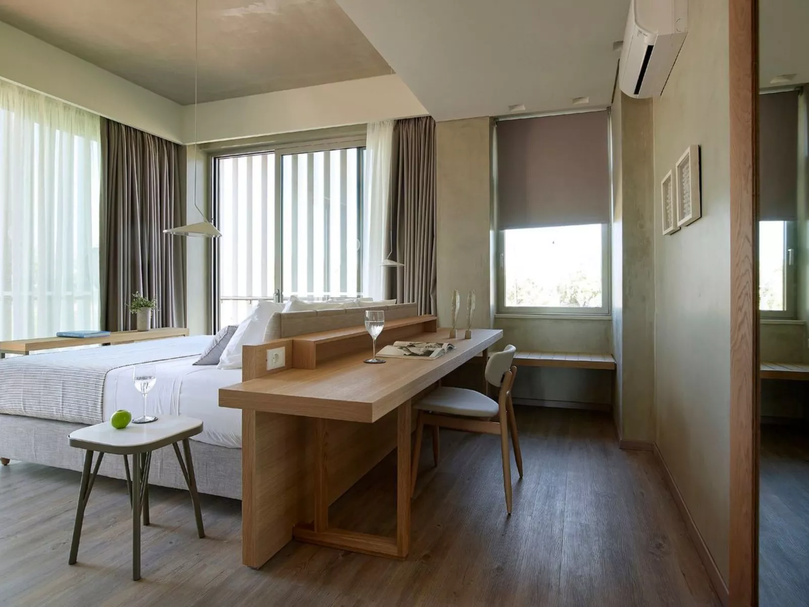 Youphoria Beachfront Estate-Binnen