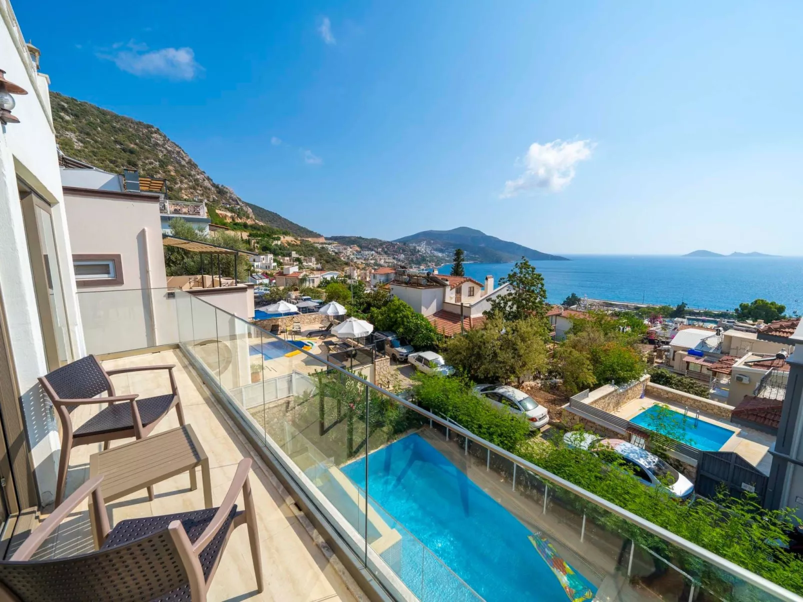 Exklusive Villa mit Infinitypool-Image-tags.info