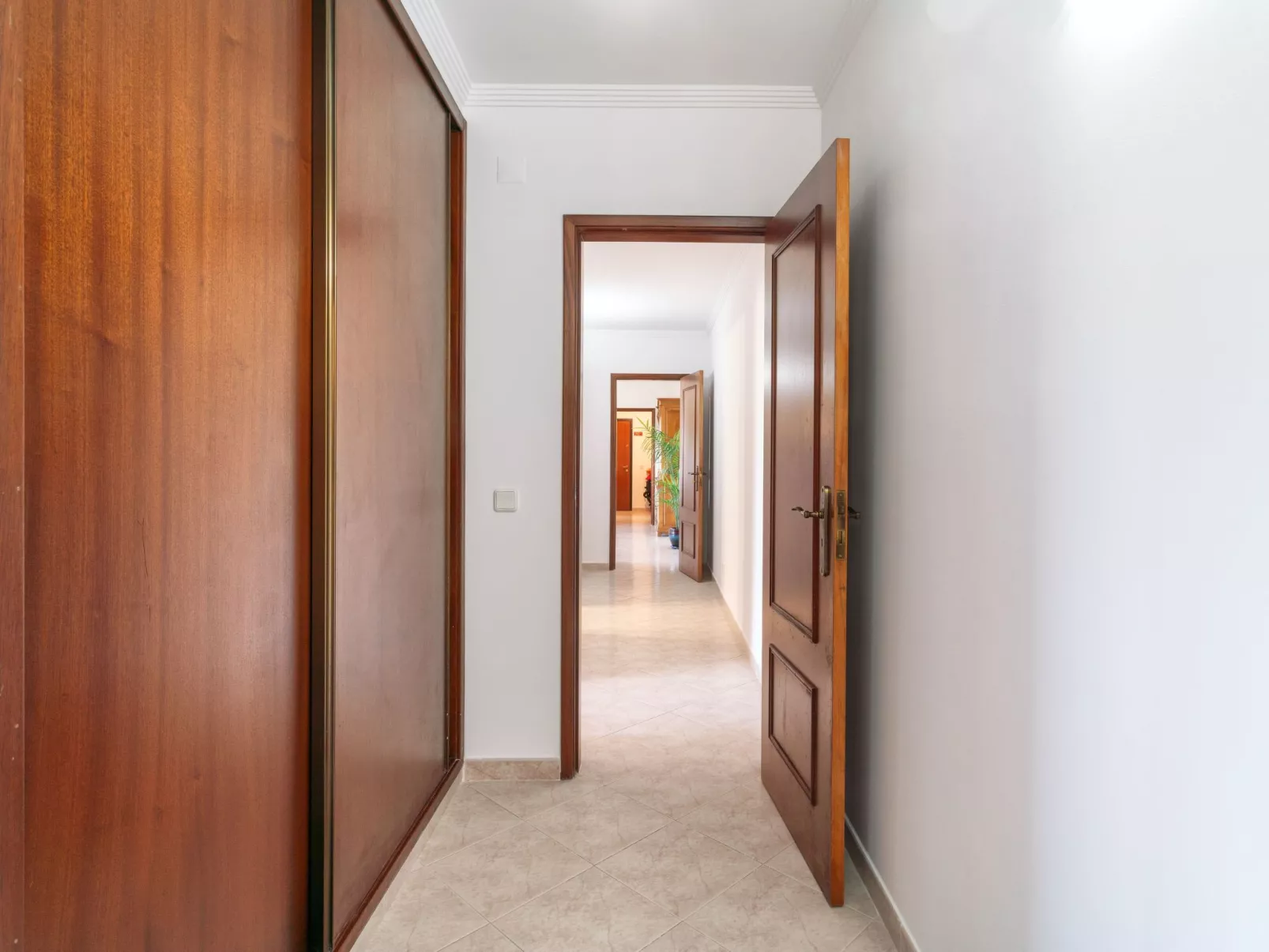 Wohnung "Timur" mit Gemeinschaftspool-Binnen