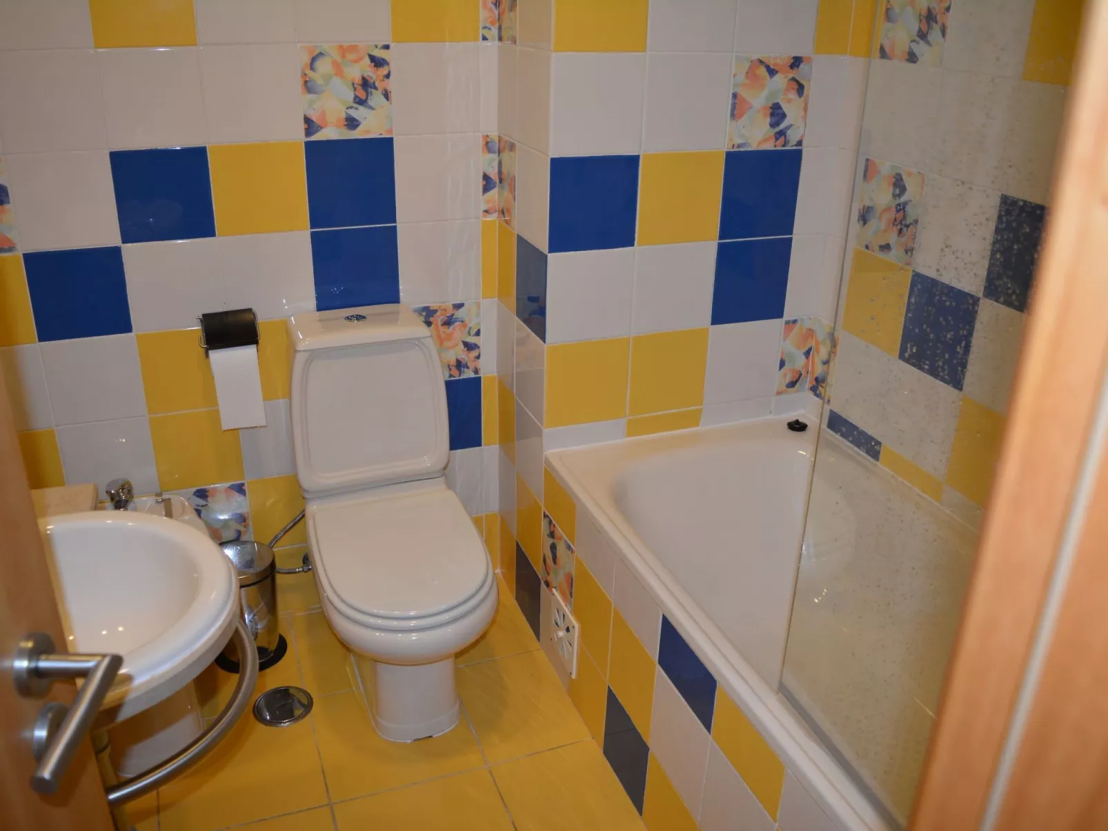 Zwei-Bett-Apartment mit großem Pool-Binnen