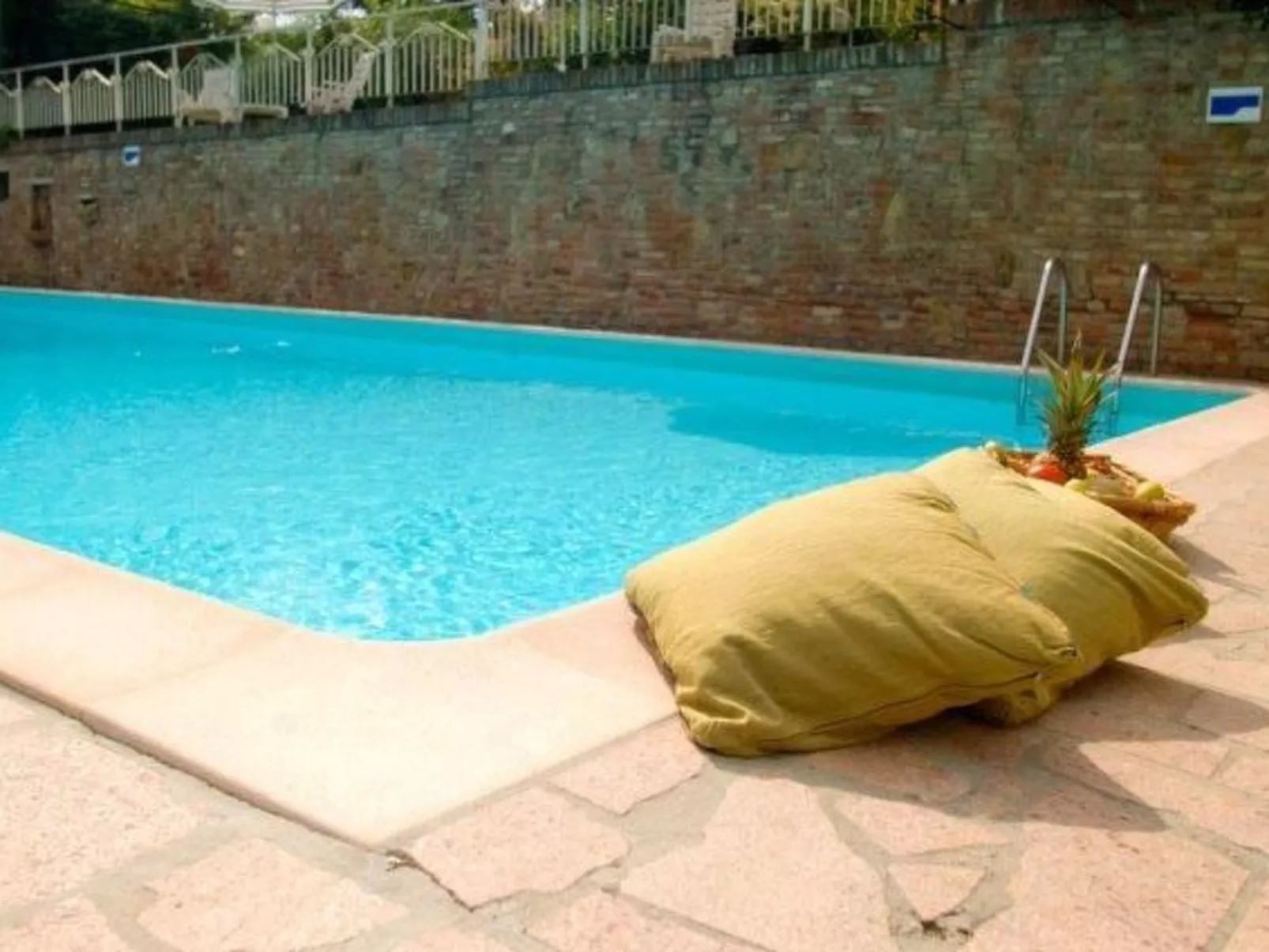 Appartement in Palaia mit Großem Garten-Buiten