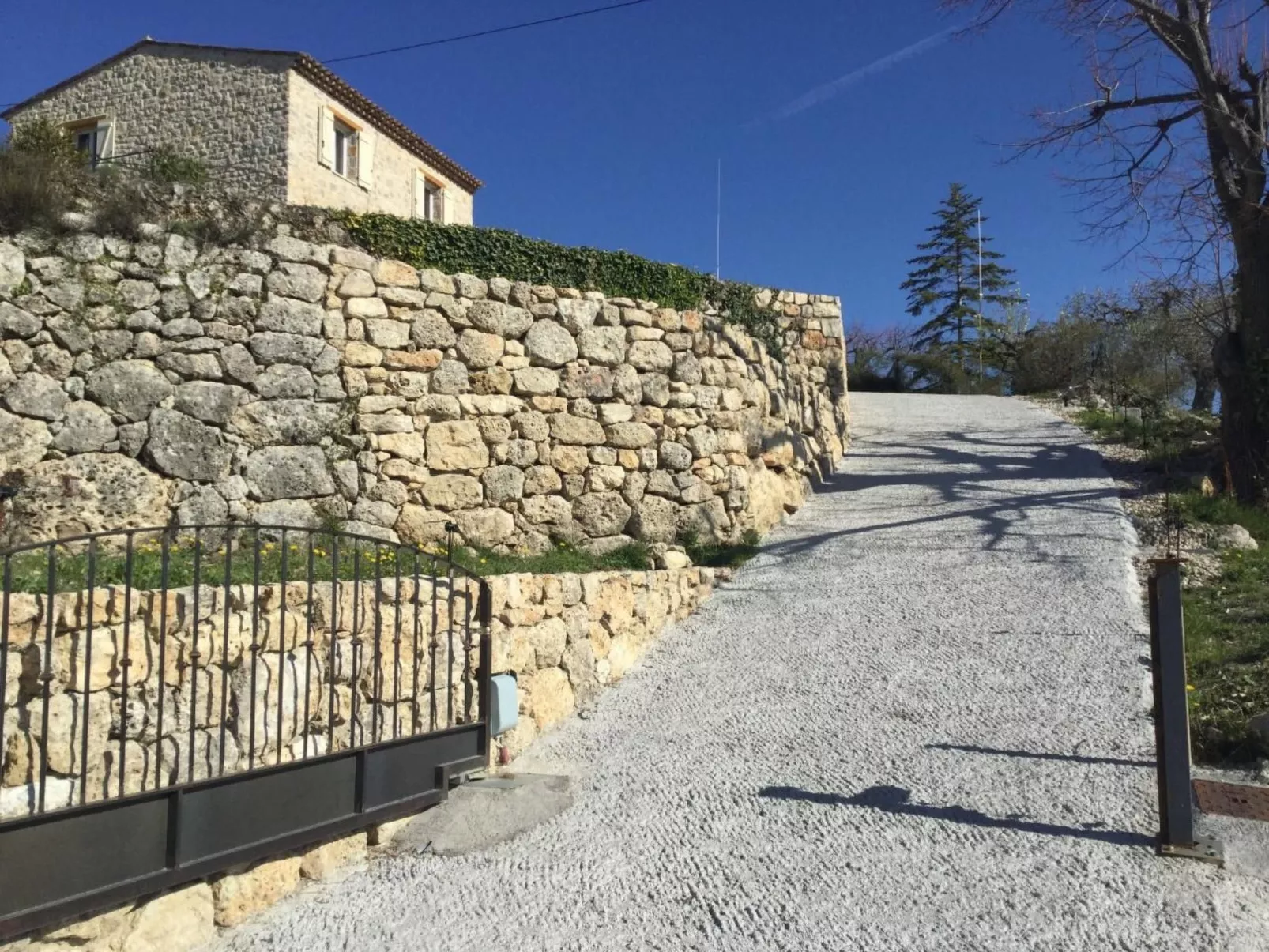 "Meline" mit Aussicht-Buiten