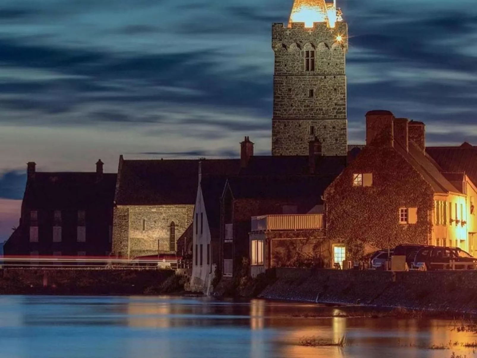Charmantes Holzhaus in einer grünen Umgebung-Buiten