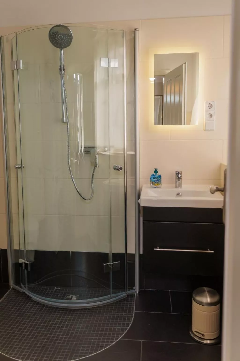 Modernes Appartement in Wannsee-Image-tags.info