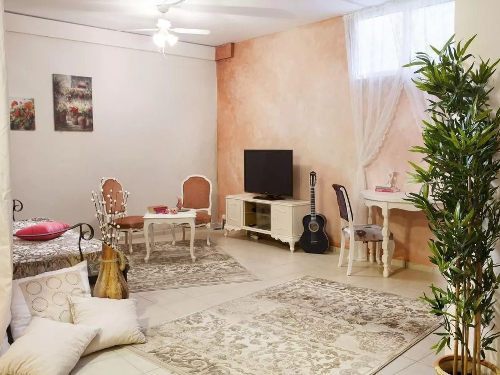 Pandora Piskopiano - Binnen