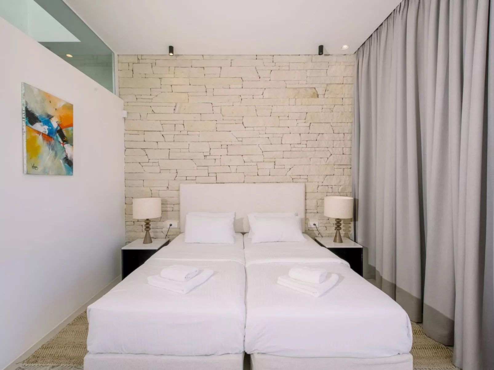 Neue einzigartige Villa mit atemberaubender Aussicht in Strandnähe-Binnen