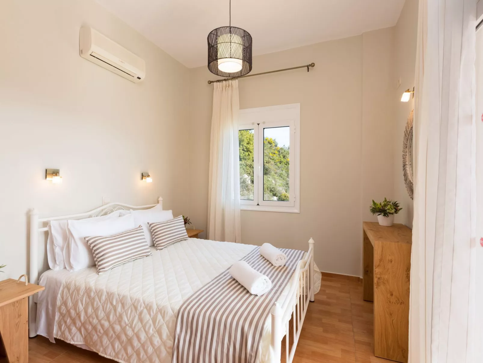 Entspannen Sie sich in der Villa mit privatem Pool, BBQ und Tischtennisplatte-Binnen