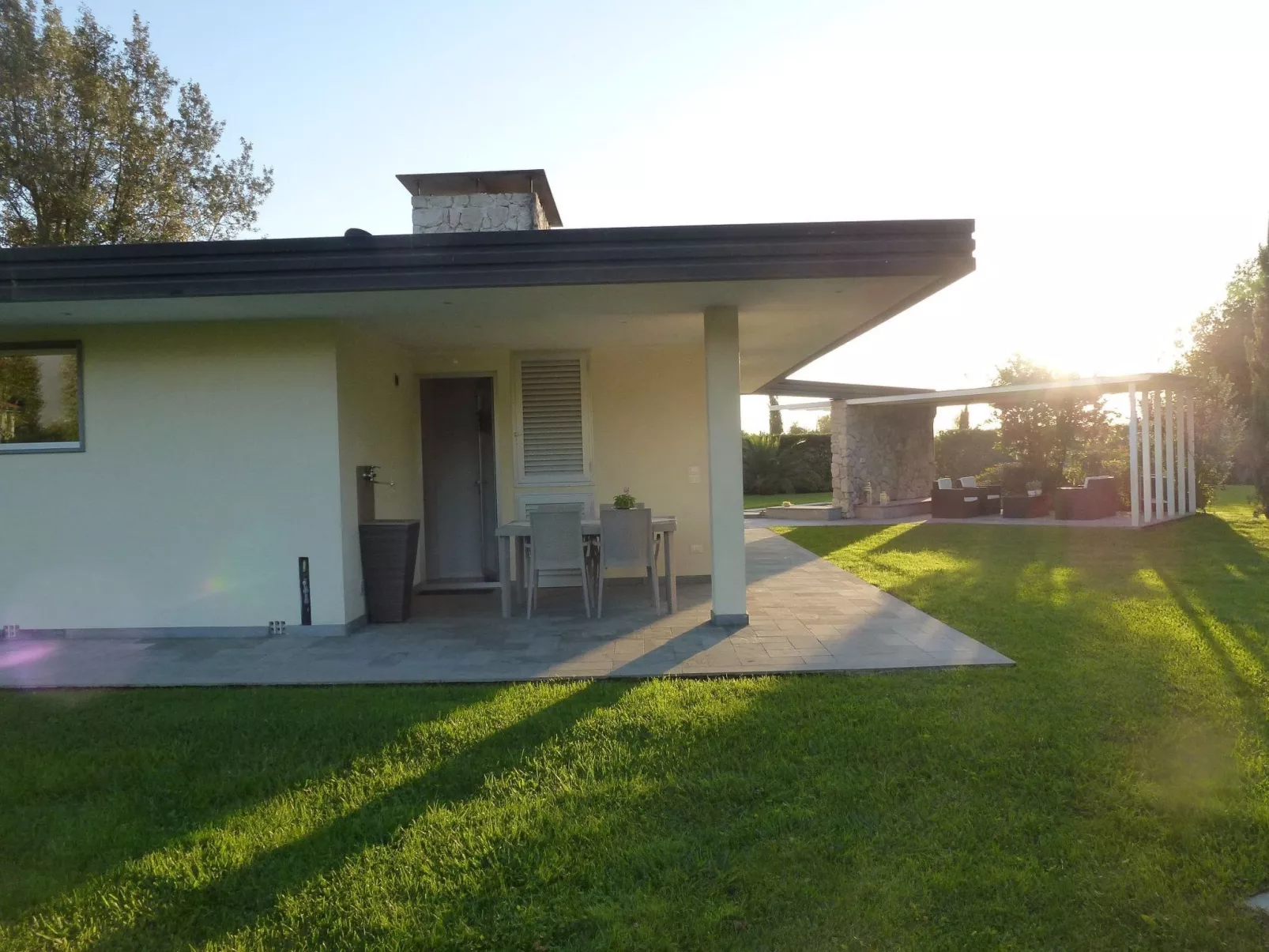 Mit Garten, Grill und Terrasse-Buiten