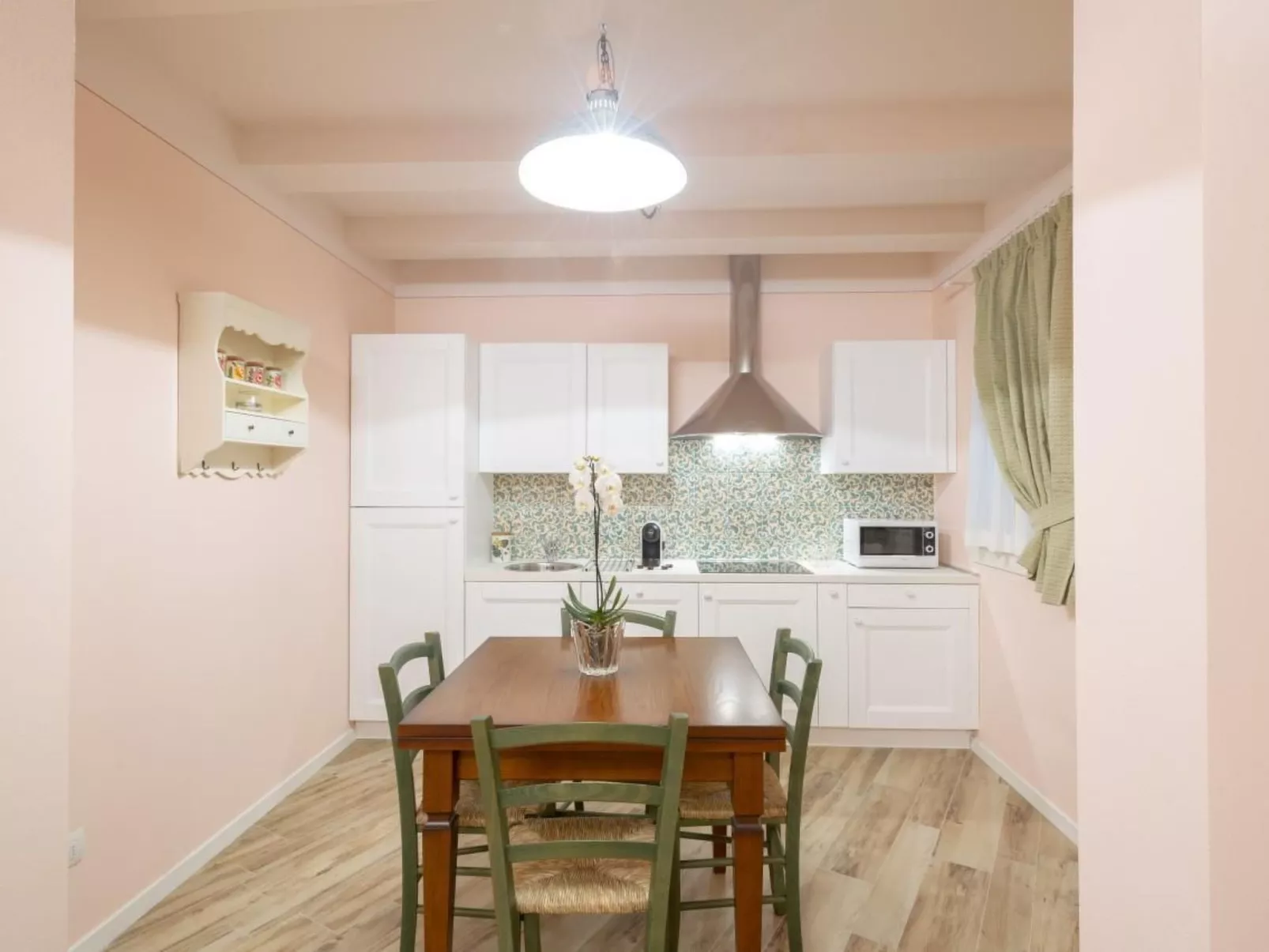 Rosa in der Toskana-Binnen