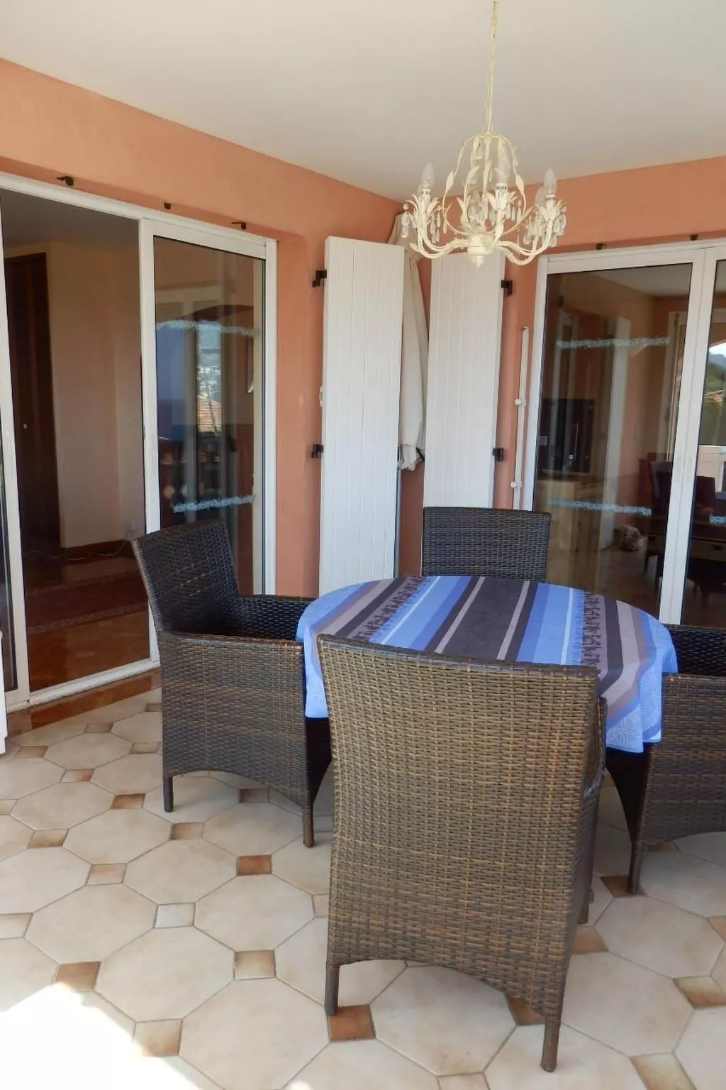 Schöne Ferienwohnung mit Meerblick und Pool-Image-tags.info