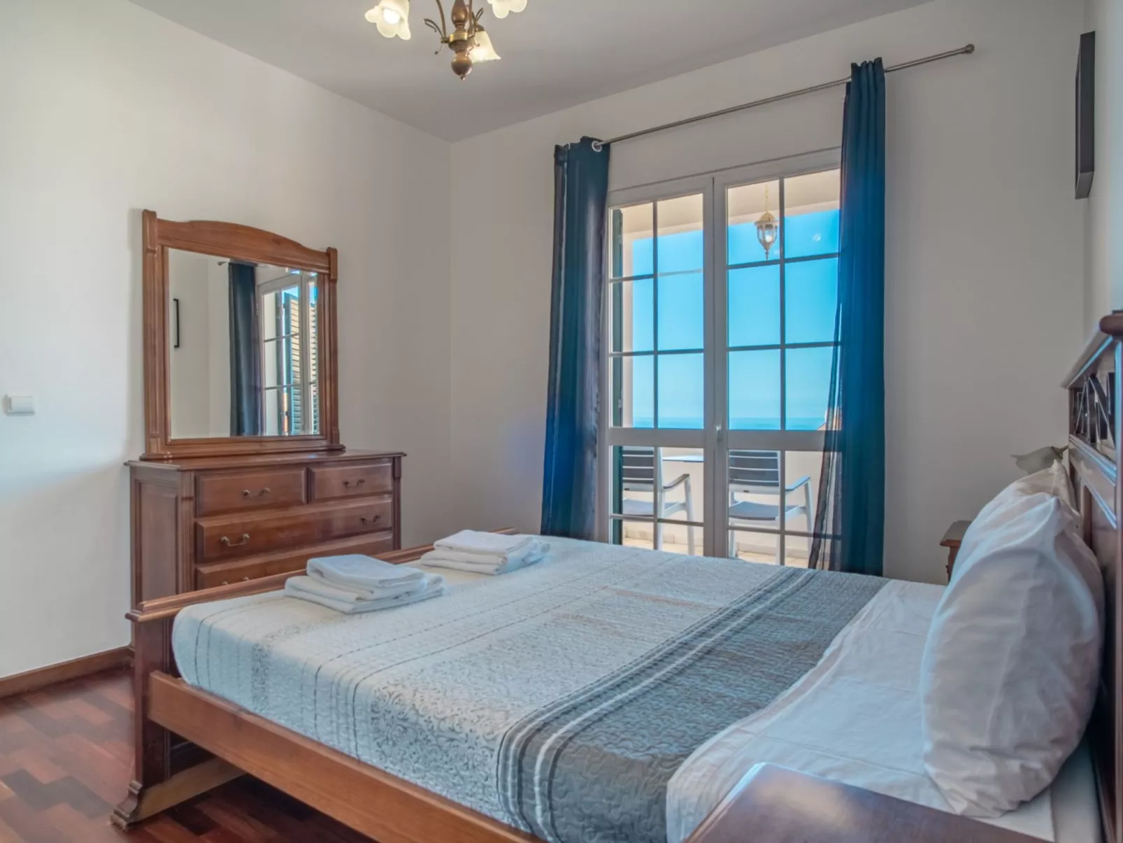 Villa mit Gartenblick-Image-tags.info