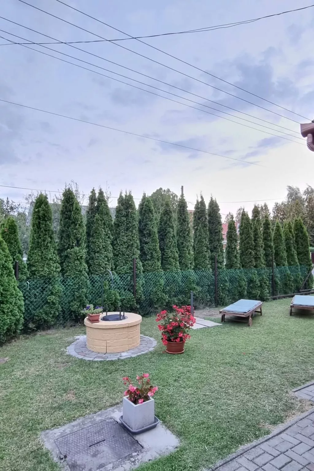 Mit Grill, Terrasse und Garten-Buiten